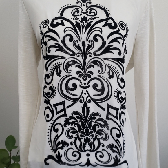 Gorgeous and classy black velvet accent cream blouse - Picture 2 of 6